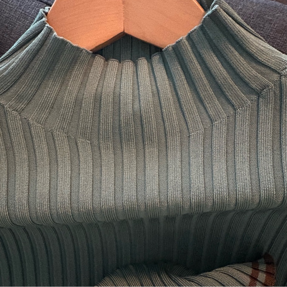 & Other Stories Green Ribbed Mock Neck Top - Picture 7 of 10